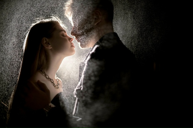 Полина Дятлова - Съемка: фонарь брызги и дым